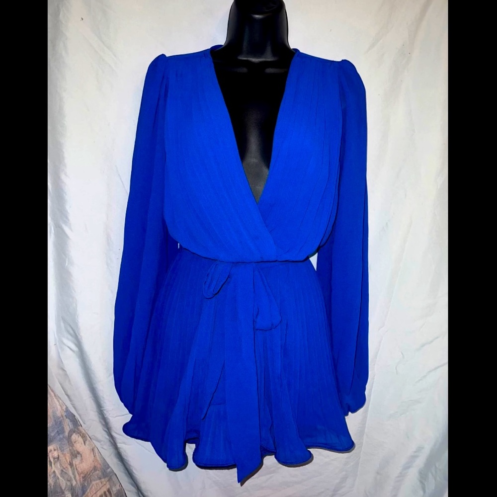 Very cute blue mini jumpsuit! Never bern worn! Great for any occasion! XS